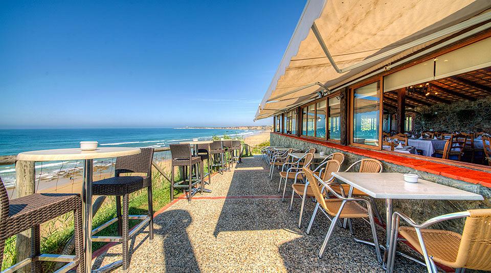 Mesas exteriorer con vista al mar - Restaurante El Mirador (Conil)